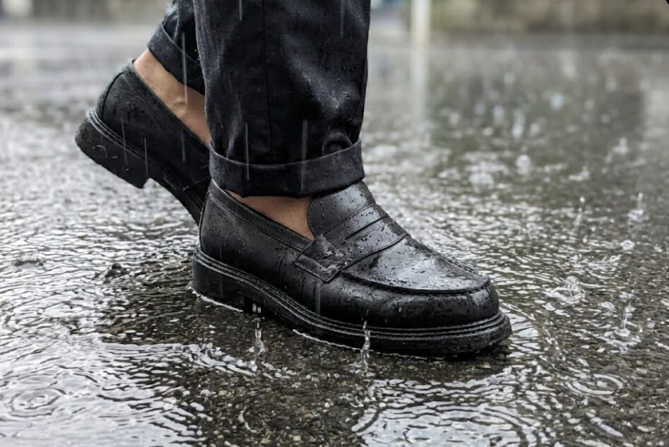 浸水を防ぐストームウェルトと金属スチールの機能