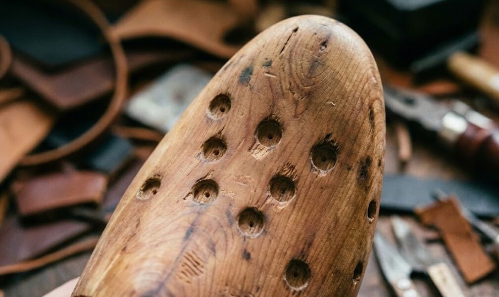 湿気孔の設計がもたらす靴内部の衛生管理