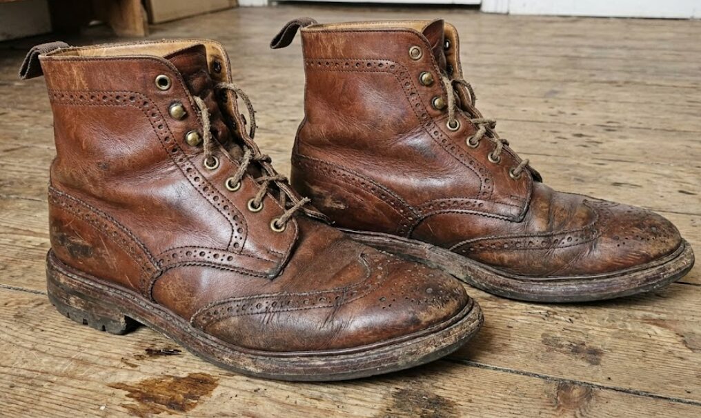 長年履き込むことで現れるエイジングと美しさ