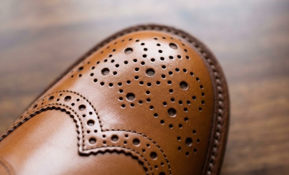 芸術的なブローギングが光る別注の限定デザイン