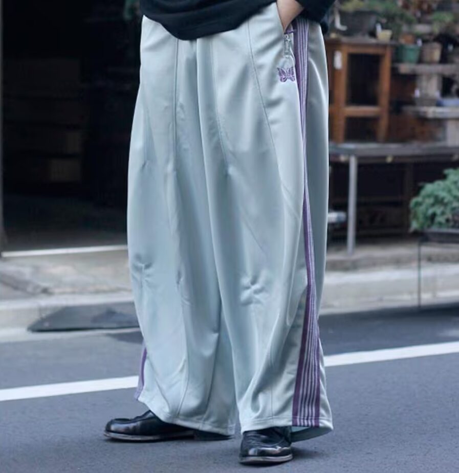 ニードルズではモードな着こなしを