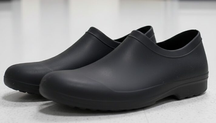 防水スプレーとシューズカバーで雨対策を万全に