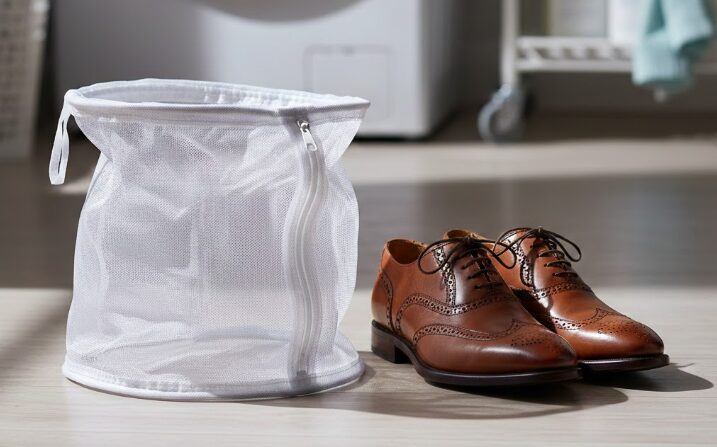 靴袋の代用として洗濯ネットやタオルを活用する