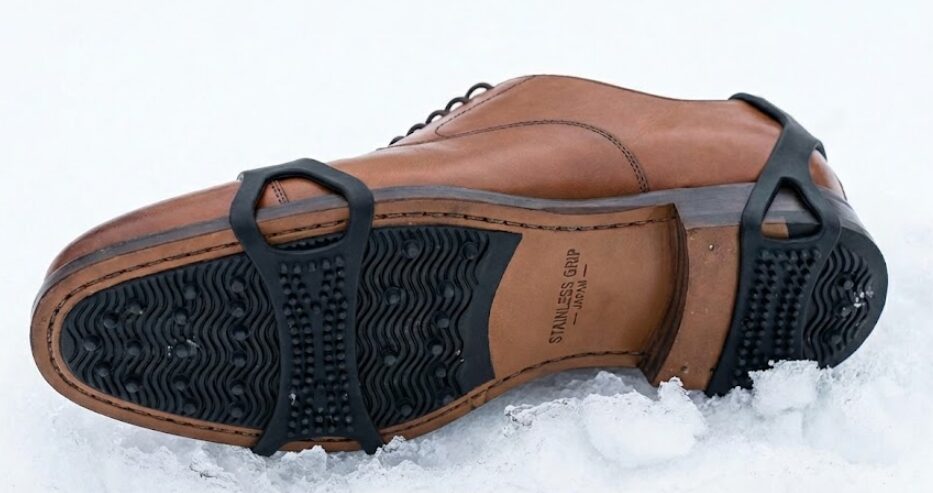 後付けできるスタッドレスバンドで凍結路面を攻略